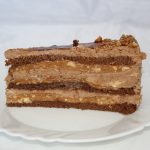 Snikers torta parče